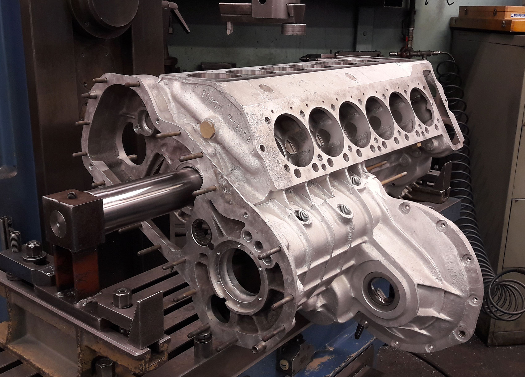 Magazzino e officina motori Master Motori